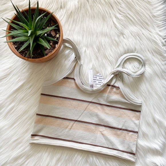 SOLD - NEW UO Out from Under Bae Seamless Bra Top - Picture 4 of 8